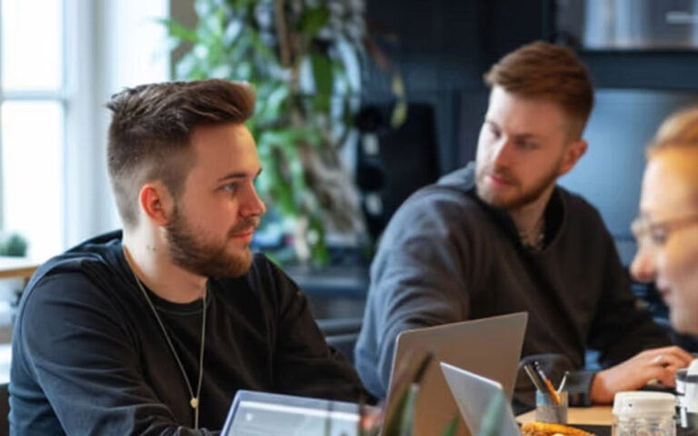 client talking with it team at the office