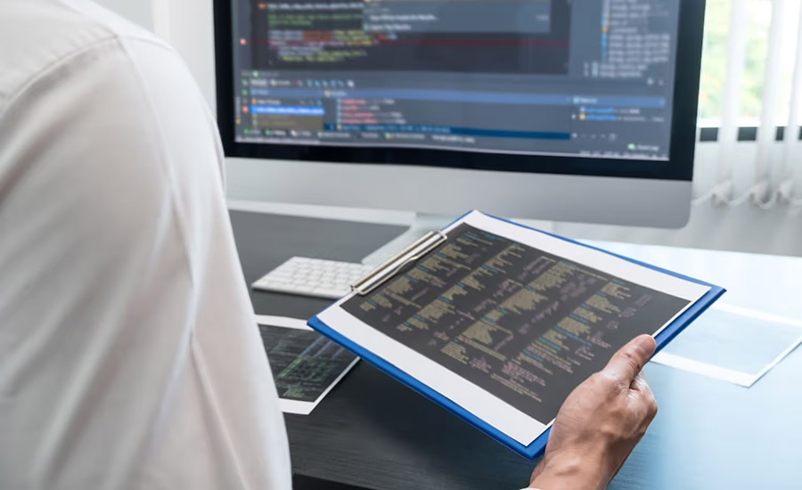 IT expert performing proactive monitoring