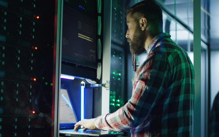 it manager working with server data