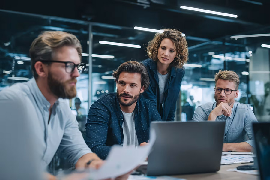 team talking about IT managed services